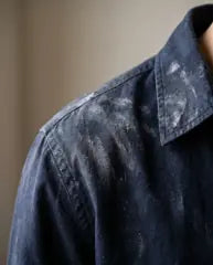 Gray spray powder dusted on a dark collar